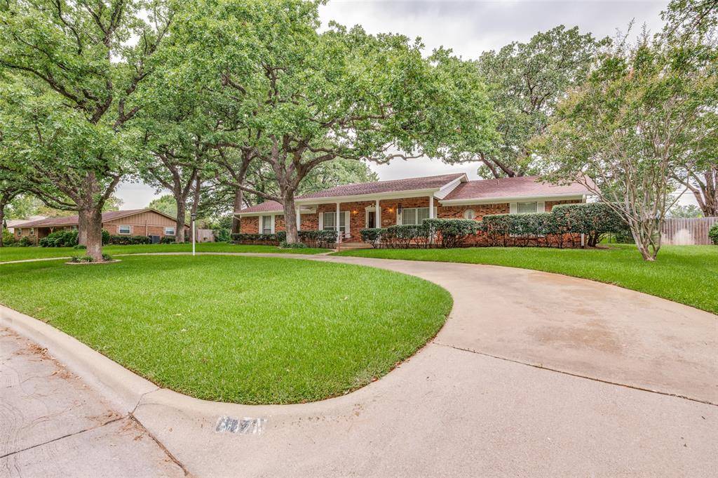 607 N Parkridge Drive, Mansfield, TX 76063