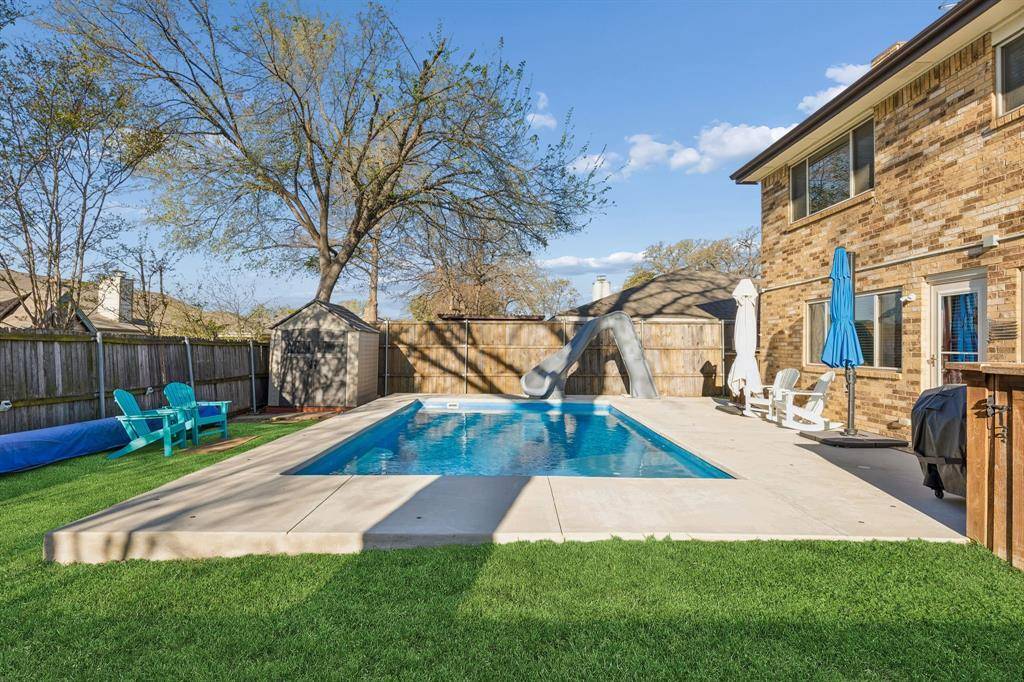 304 Lark Lane, Euless, TX 76039