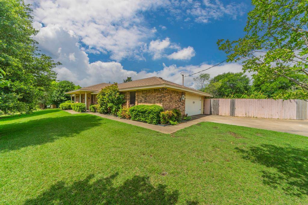 5011 Springbrook Drive, Midlothian, TX 76065