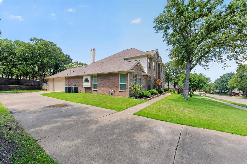 720 Big Horn Trail, Crowley, TX 76036