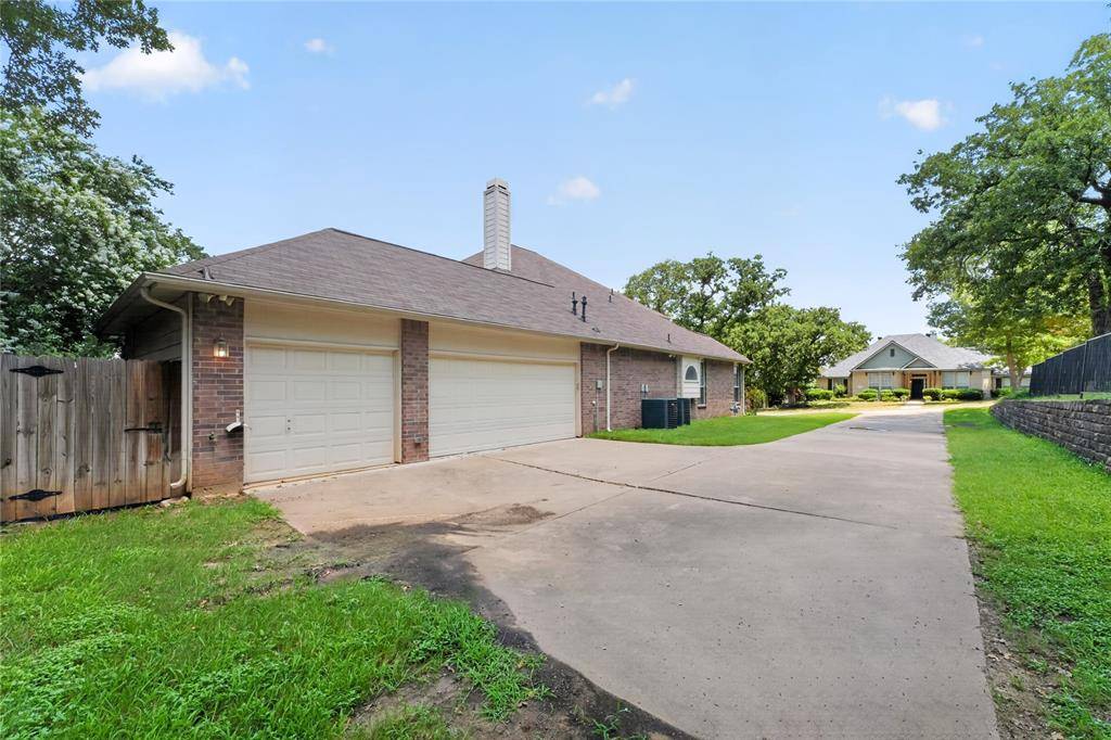 720 Big Horn Trail, Crowley, TX 76036