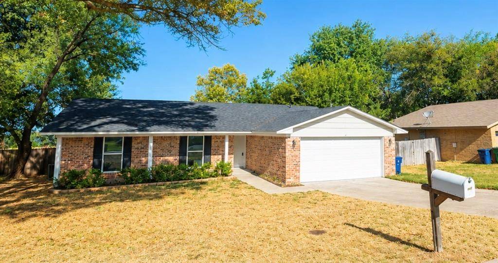 102 S Sendero Drive, Decatur, TX 76234