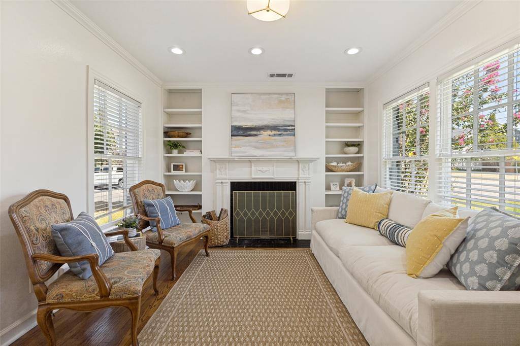 3627 S Versailles Avenue, Dallas, TX 75209