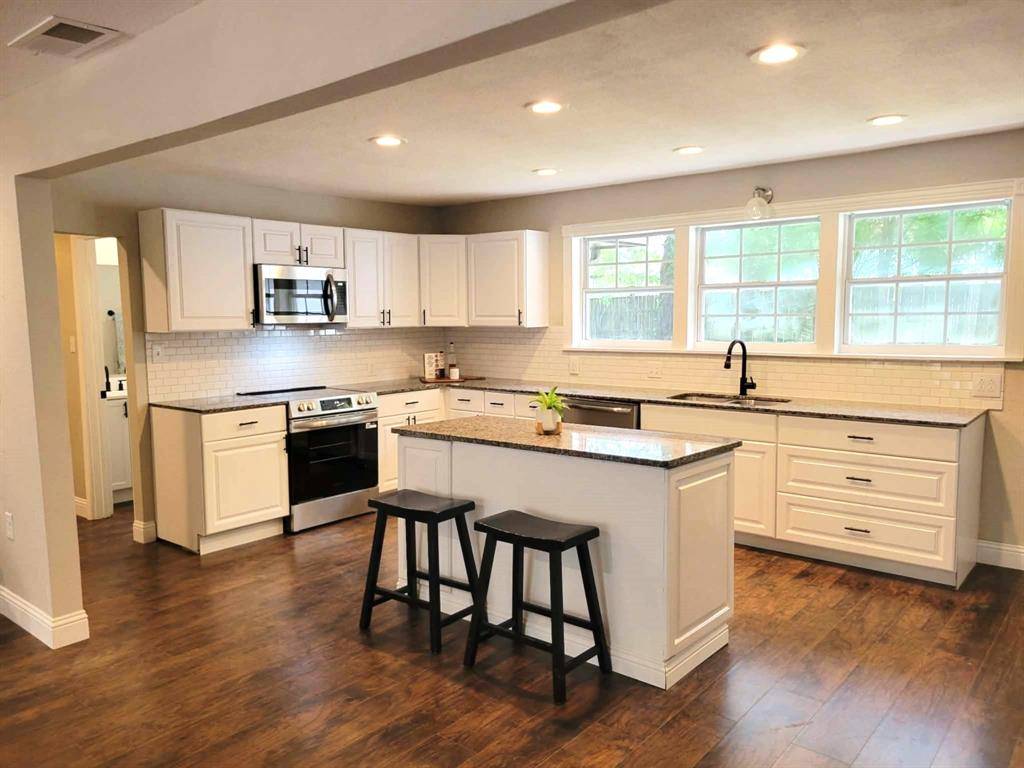 103 W Cayuga Drive, Athens, TX 75751