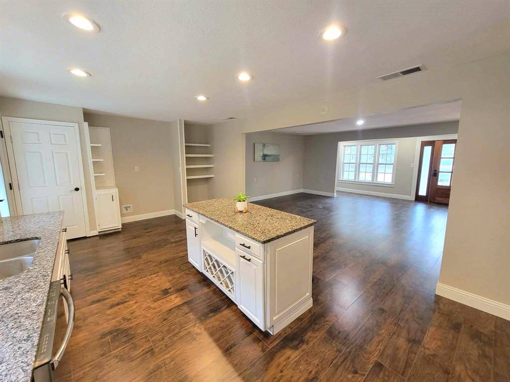 103 W Cayuga Drive, Athens, TX 75751
