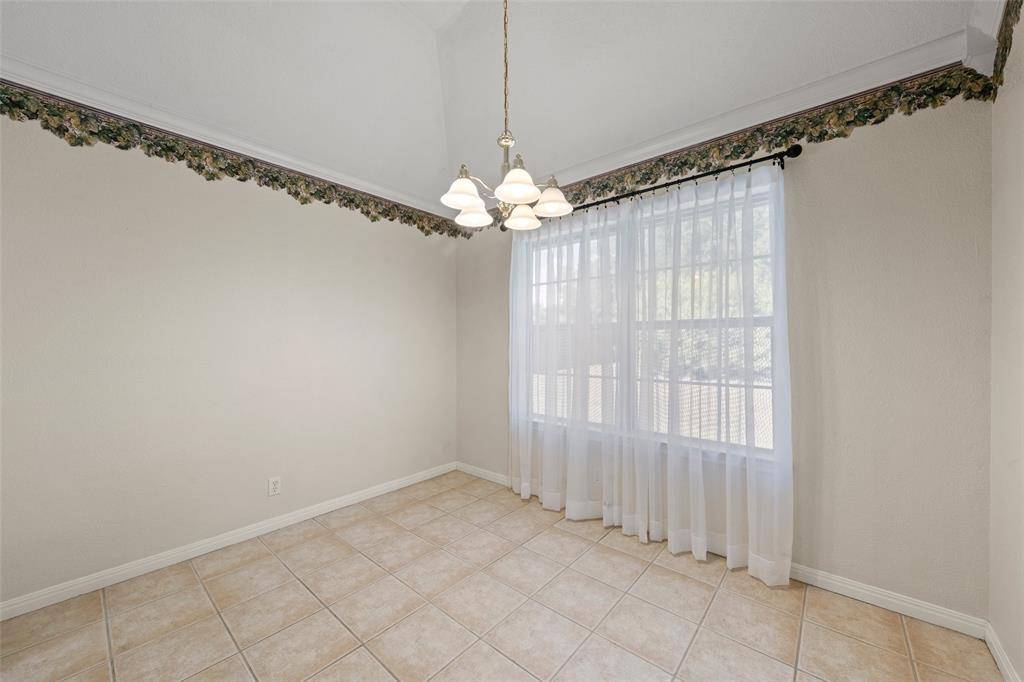 616 Pebble Creek Drive, Hewitt, TX 76643