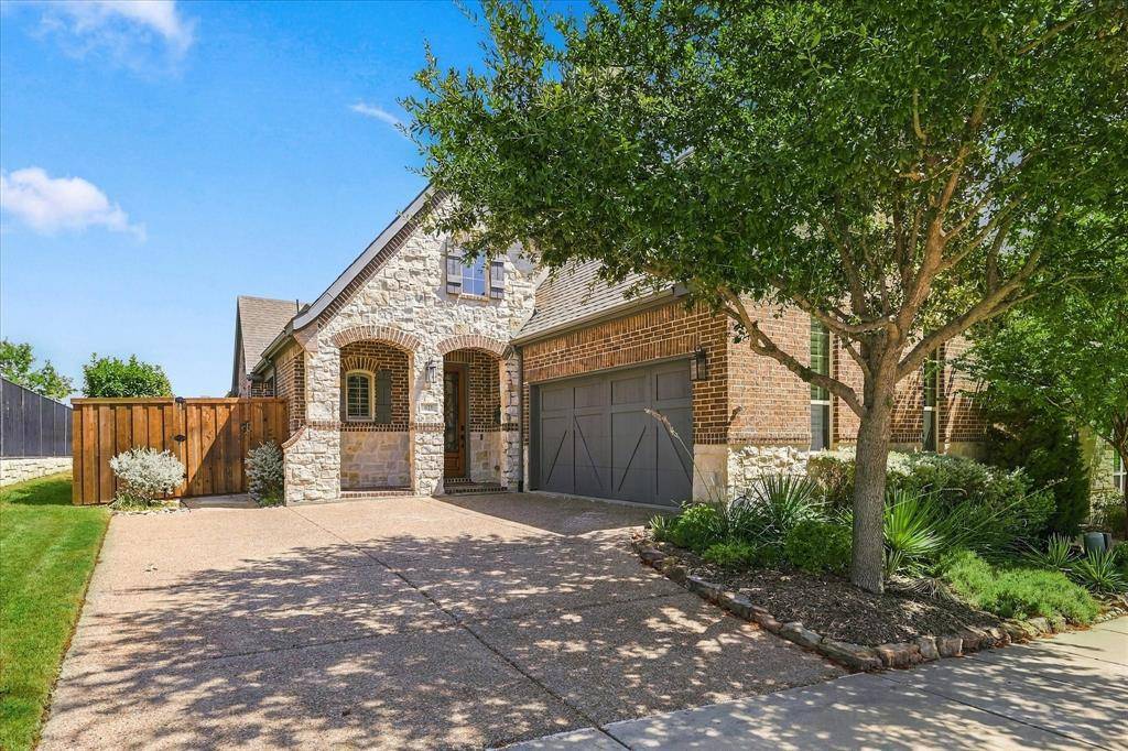 621 The Lakes Boulevard, Lewisville, TX 75056