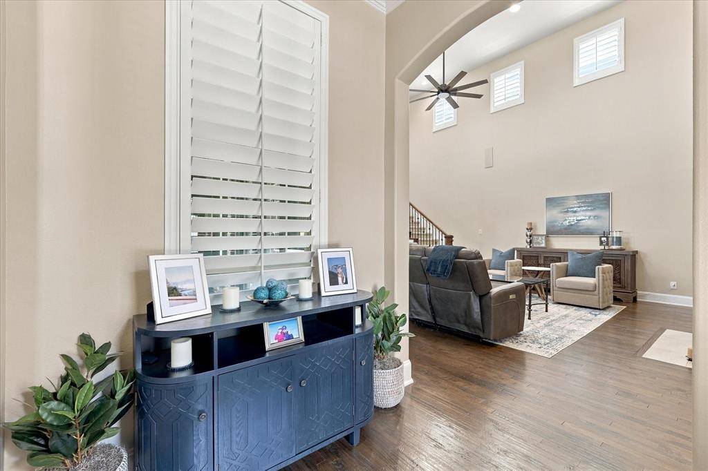 621 The Lakes Boulevard, Lewisville, TX 75056