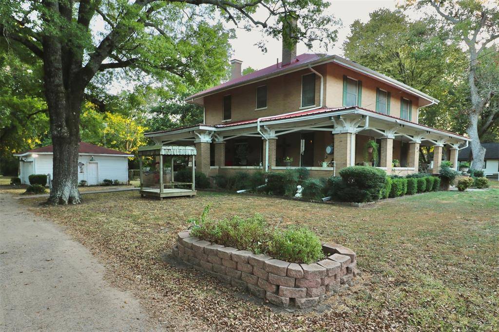 307 Honey Grove St, Roxton, TX 75477