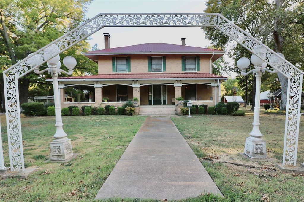 307 Honey Grove St, Roxton, TX 75477
