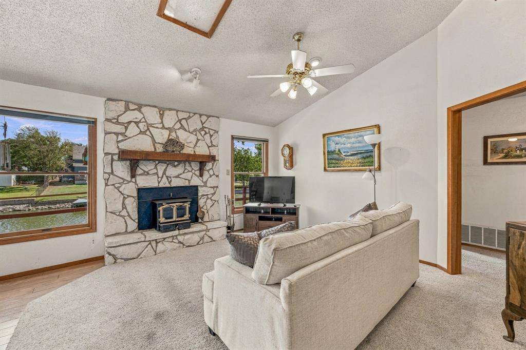 4017 Dakota Trail, Granbury, TX 76048