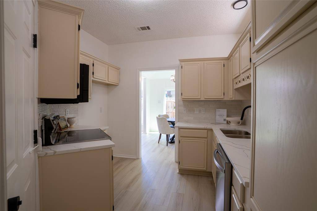 18942 Ravenglen Court, Dallas, TX 75287