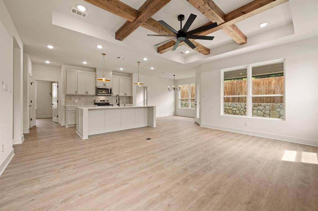 605 Mustang Trail, Granbury, TX 76049