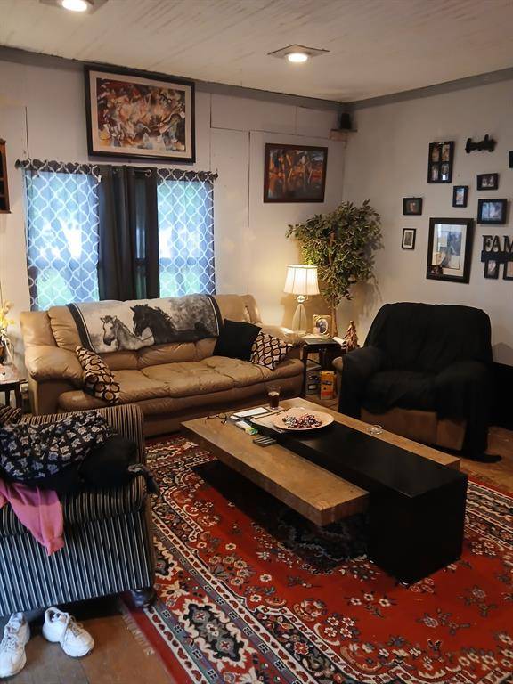 103 S Williams Street, West, TX 76691
