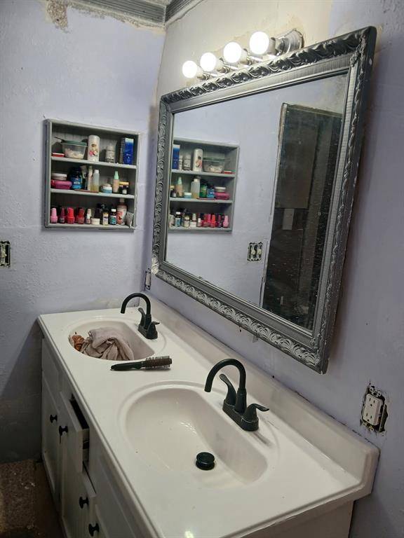 103 S Williams Street, West, TX 76691