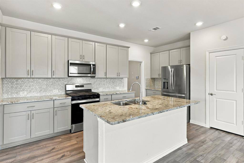 1801 Ash Oak Lane, Forney, TX 75126
