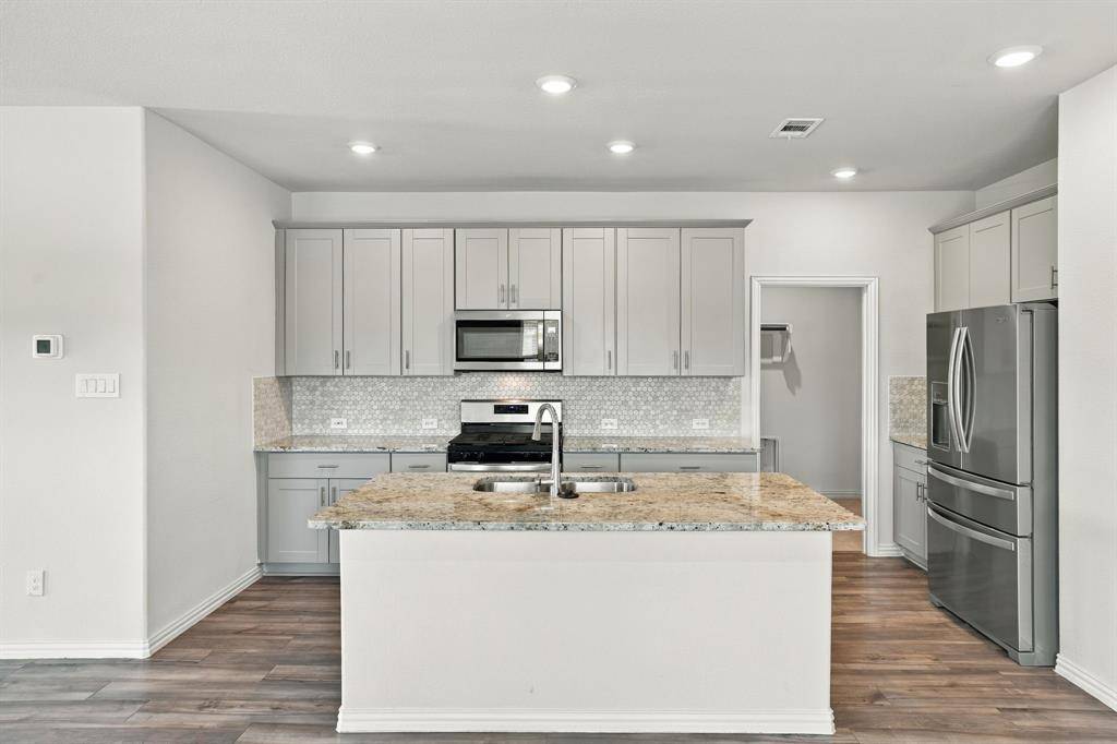 1801 Ash Oak Lane, Forney, TX 75126