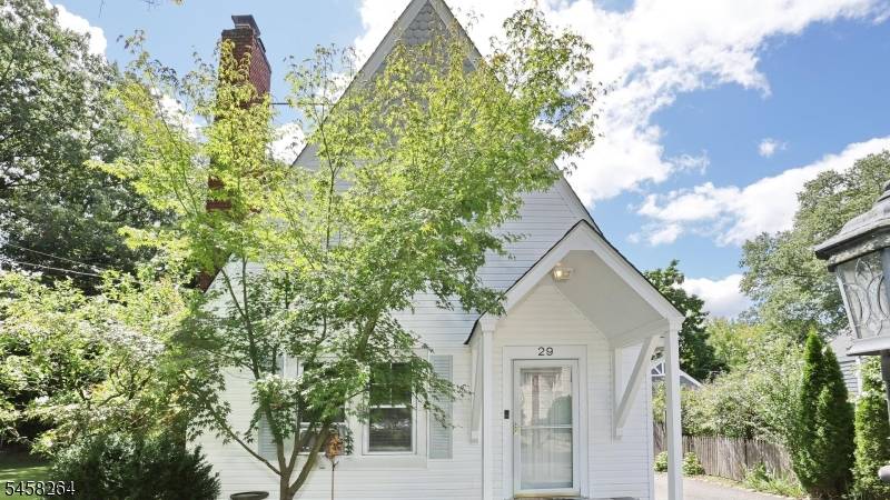 29 Silver Birch Ave, Oakland Boro, NJ 07436