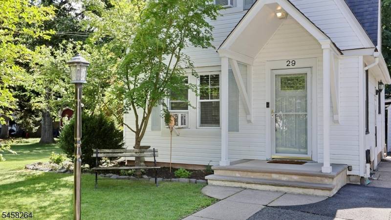 29 Silver Birch Ave, Oakland Boro, NJ 07436