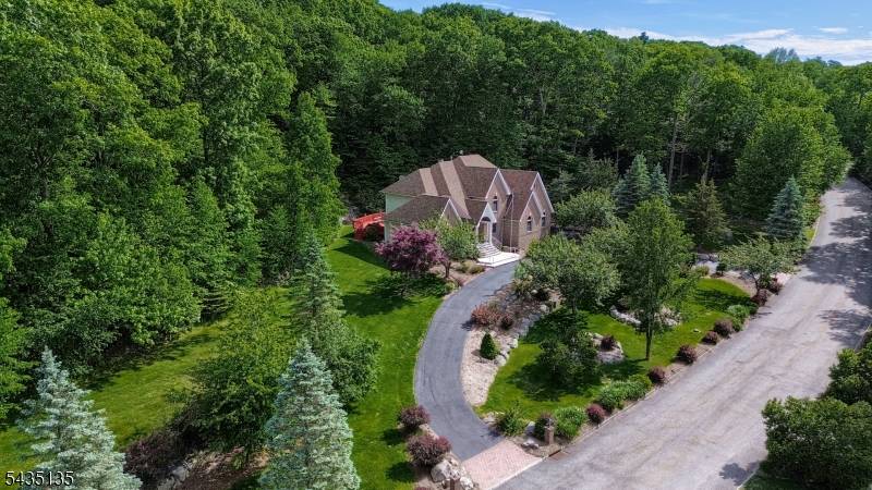 26 Stonehedge Dr, Hardyston Twp., NJ 07460