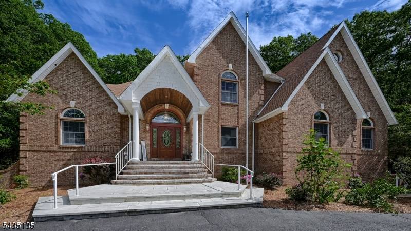 26 Stonehedge Dr, Hardyston Twp., NJ 07460