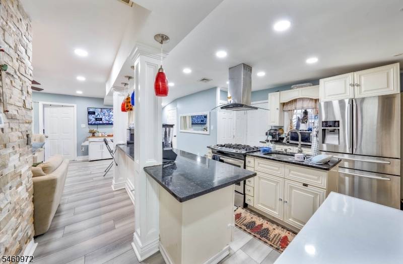 376 Elmora Ave #2, Elizabeth City, NJ 07208