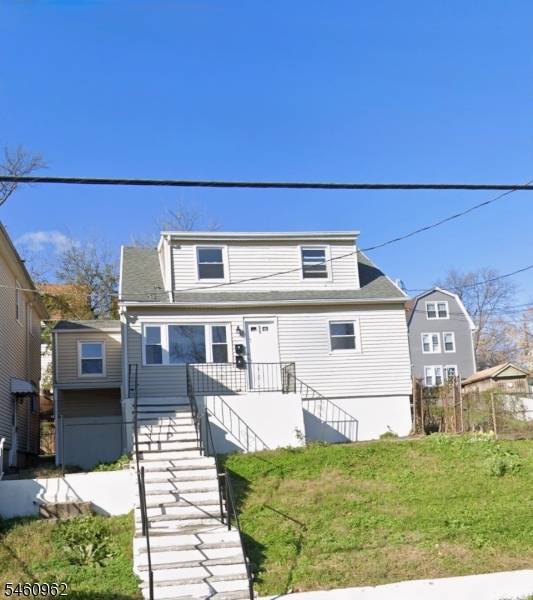 31 Bayside Ter, Jersey City, NJ 07305