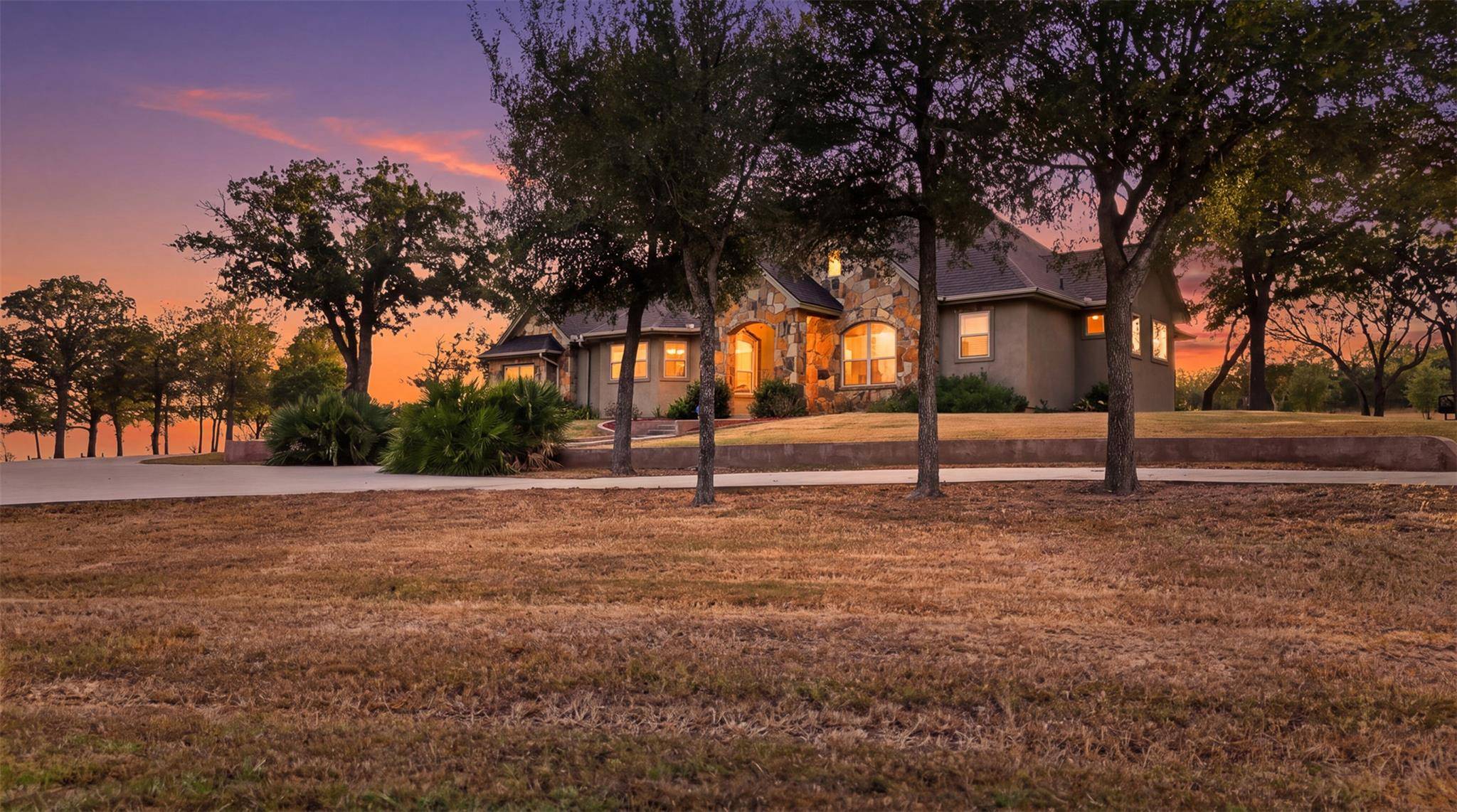 432 Creekwood DR, Gonzales, TX 78629