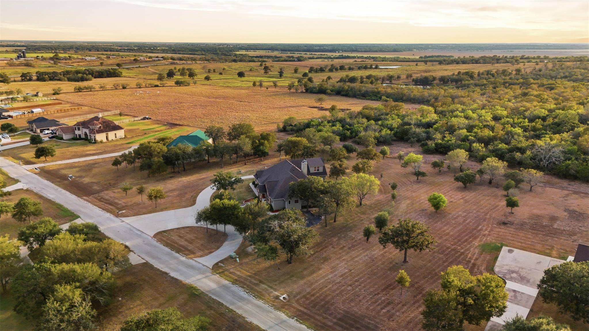 432 Creekwood DR, Gonzales, TX 78629