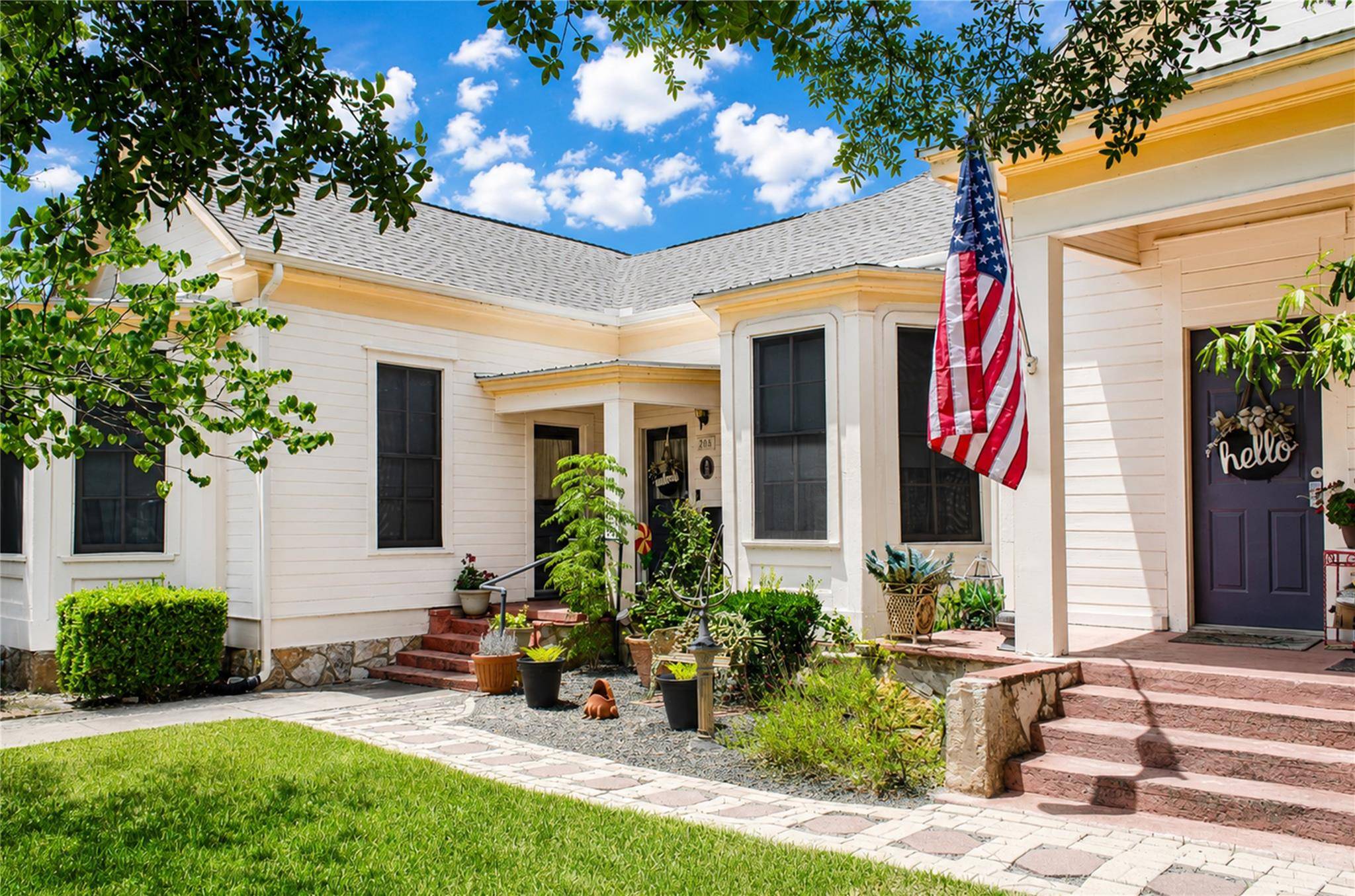 208 S Blair ST, Round Rock, TX 78664