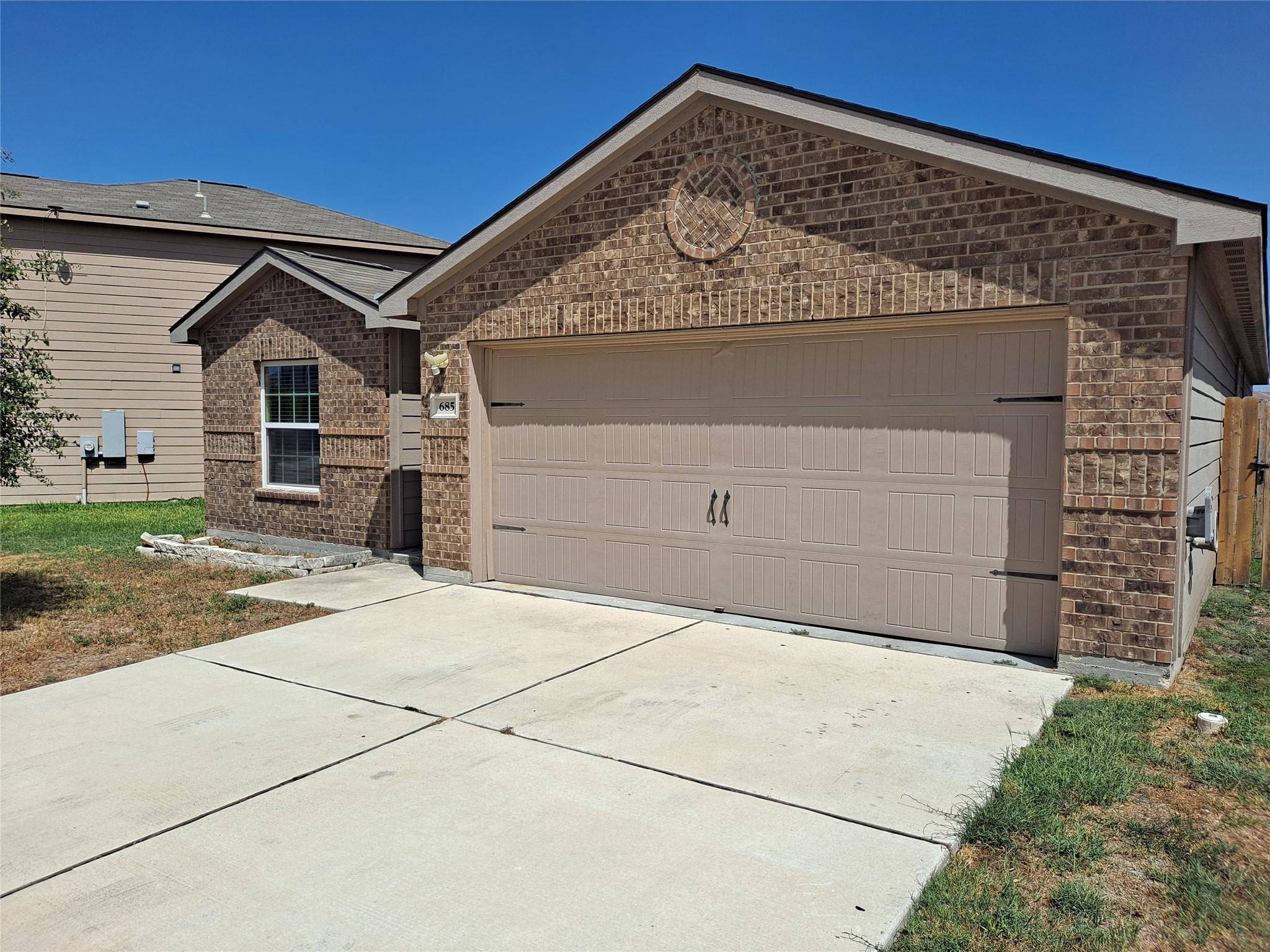 685 Yearwood LN, Jarrell, TX 76537