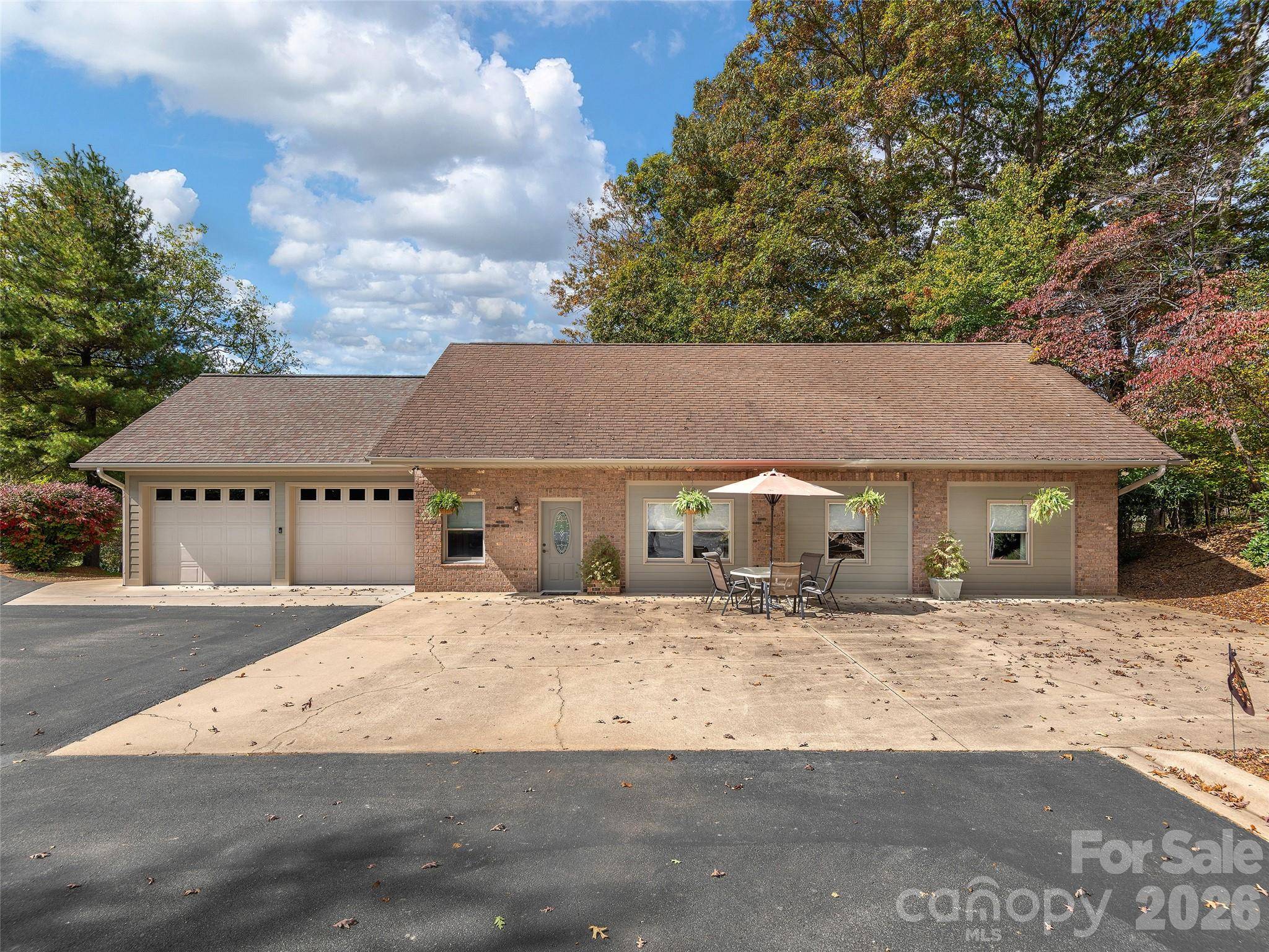 355 Johnson DR, Canton, NC 28716