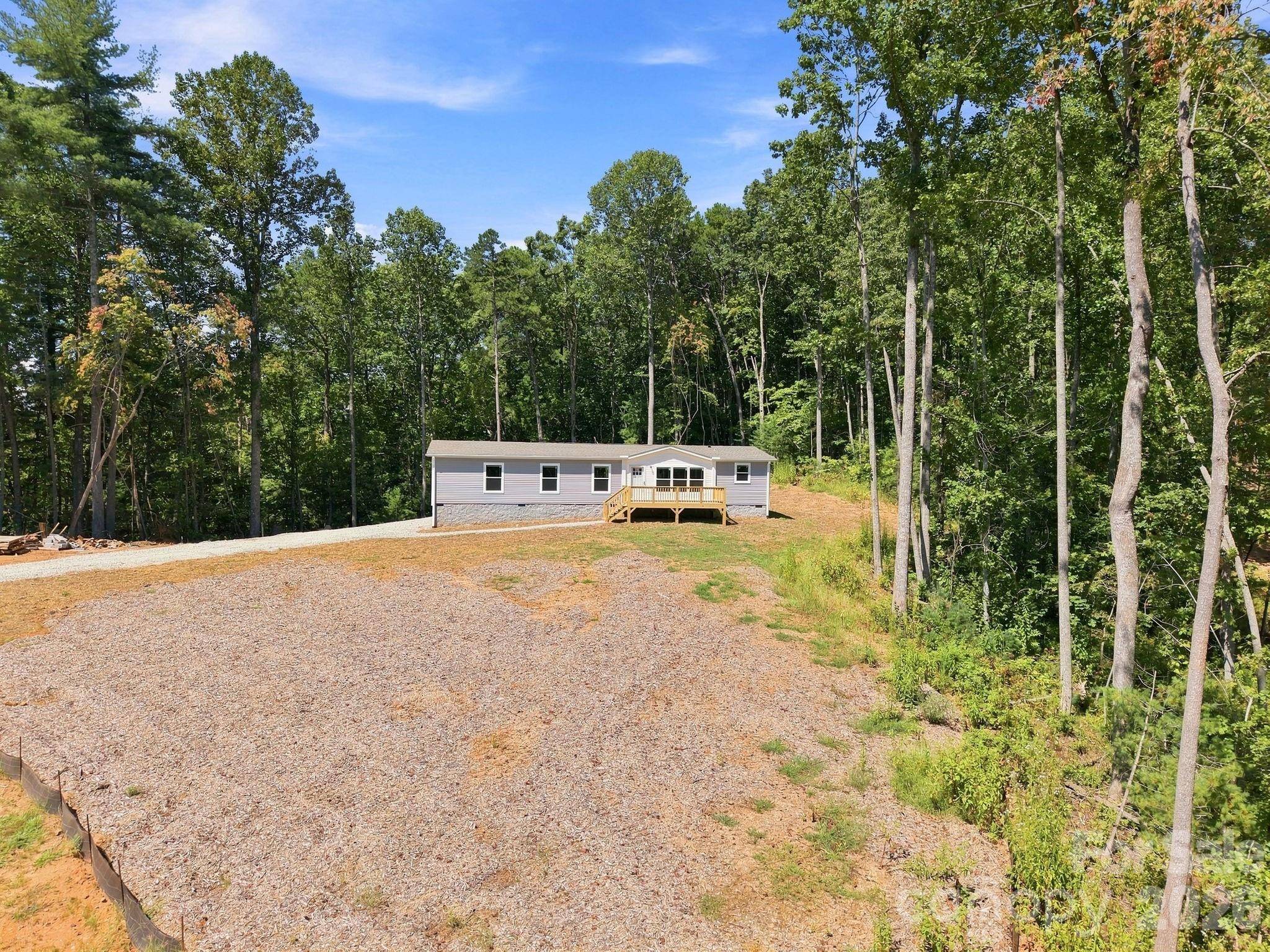 93 Foxcroft LN, Flat Rock, NC 28792