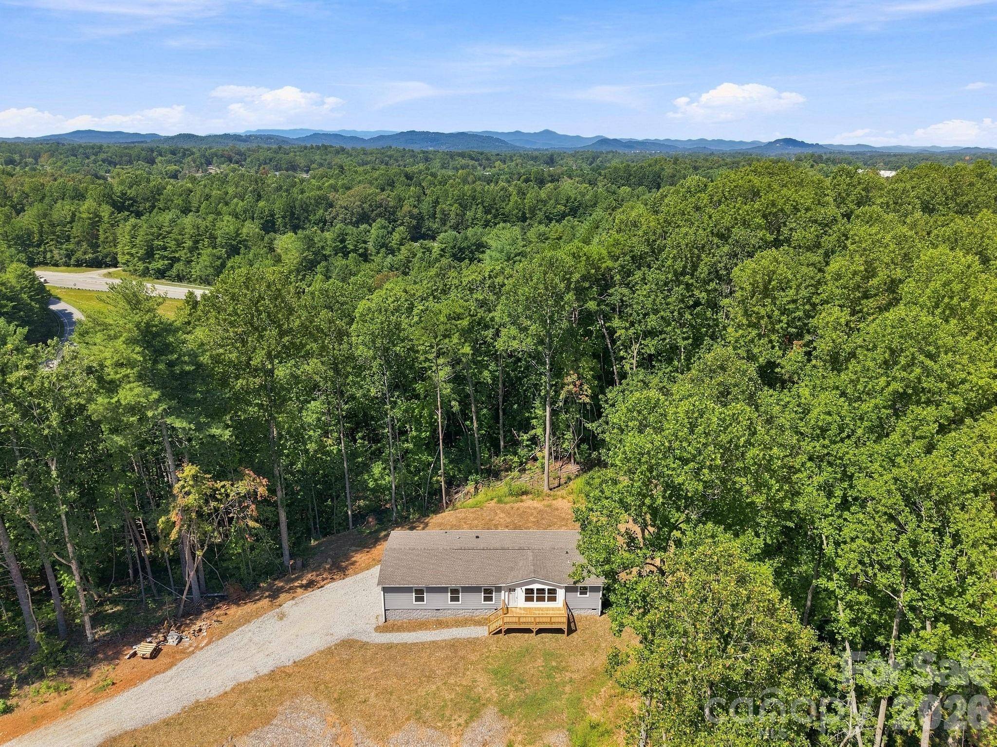 93 Foxcroft LN, Flat Rock, NC 28792