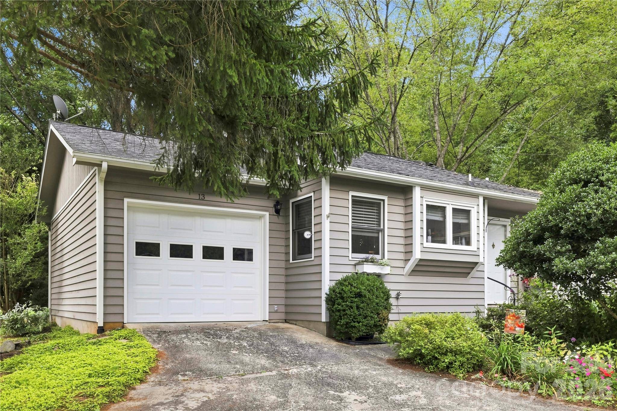 13 Llama Vista CT, Black Mountain, NC 28711