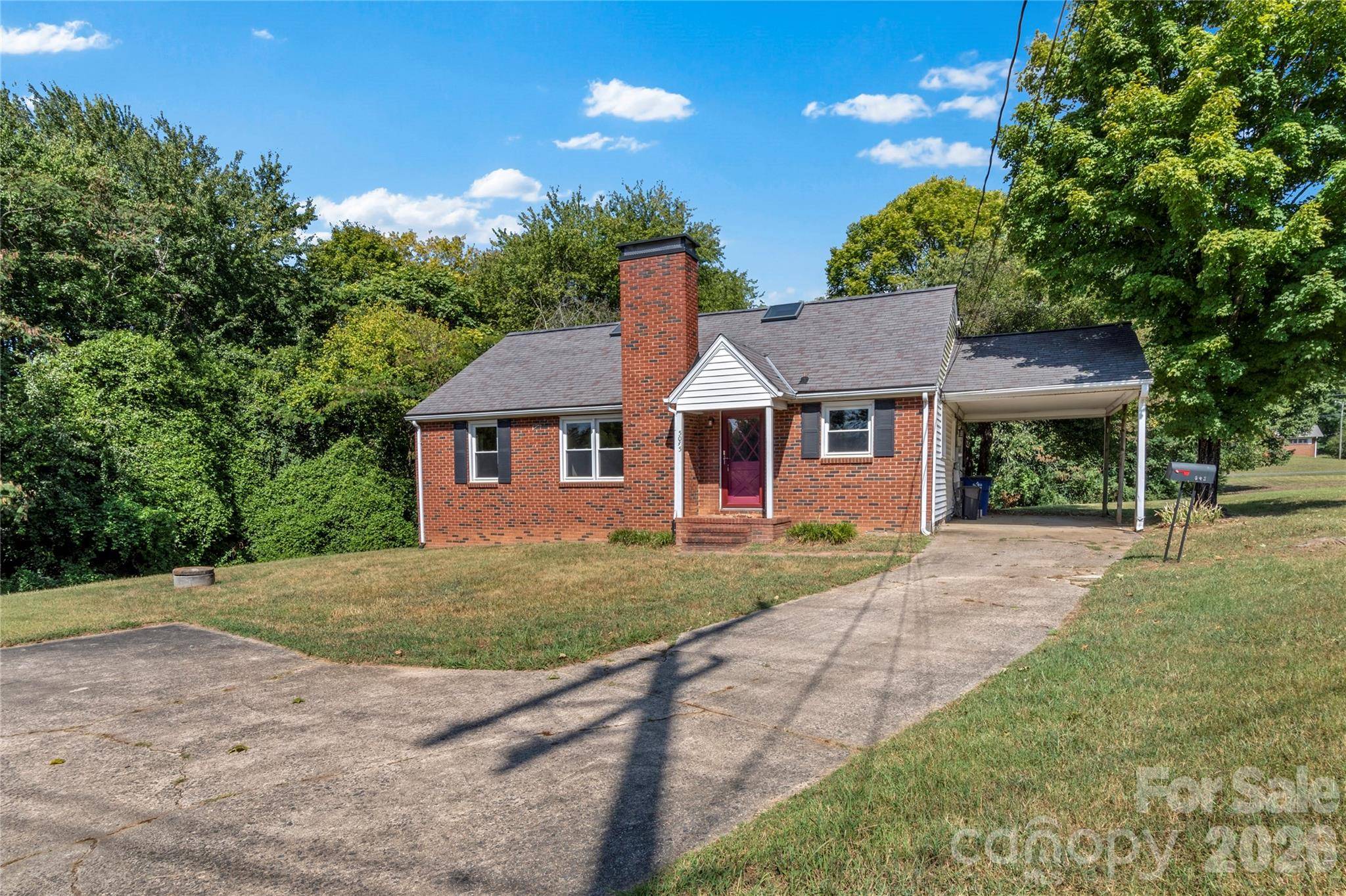 5035 Shattalon DR, Winston Salem, NC 27106