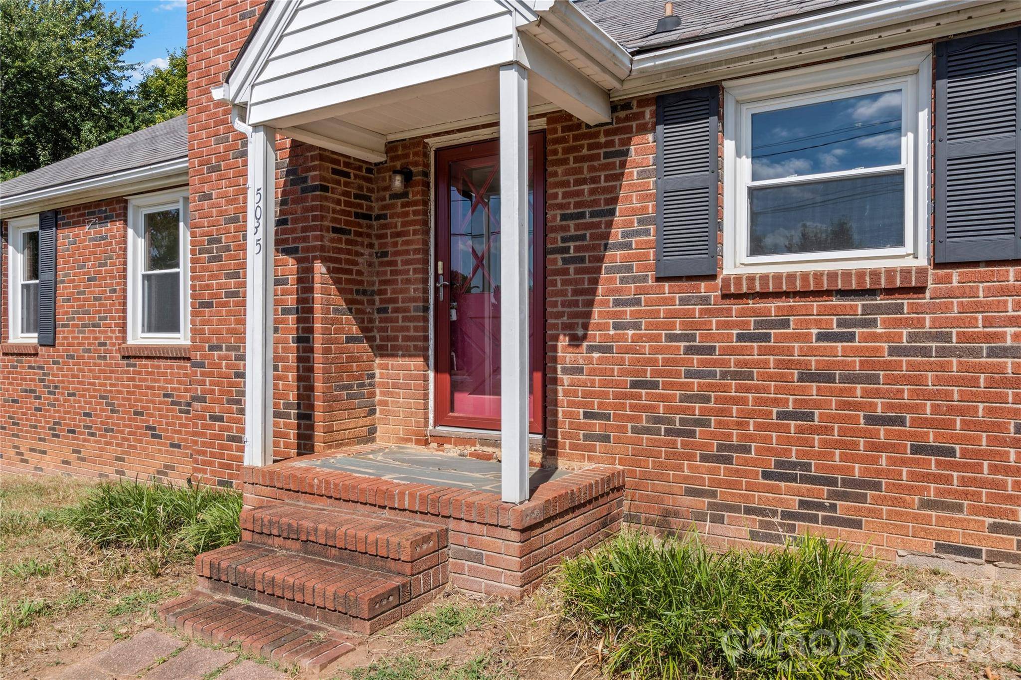 5035 Shattalon DR, Winston Salem, NC 27106