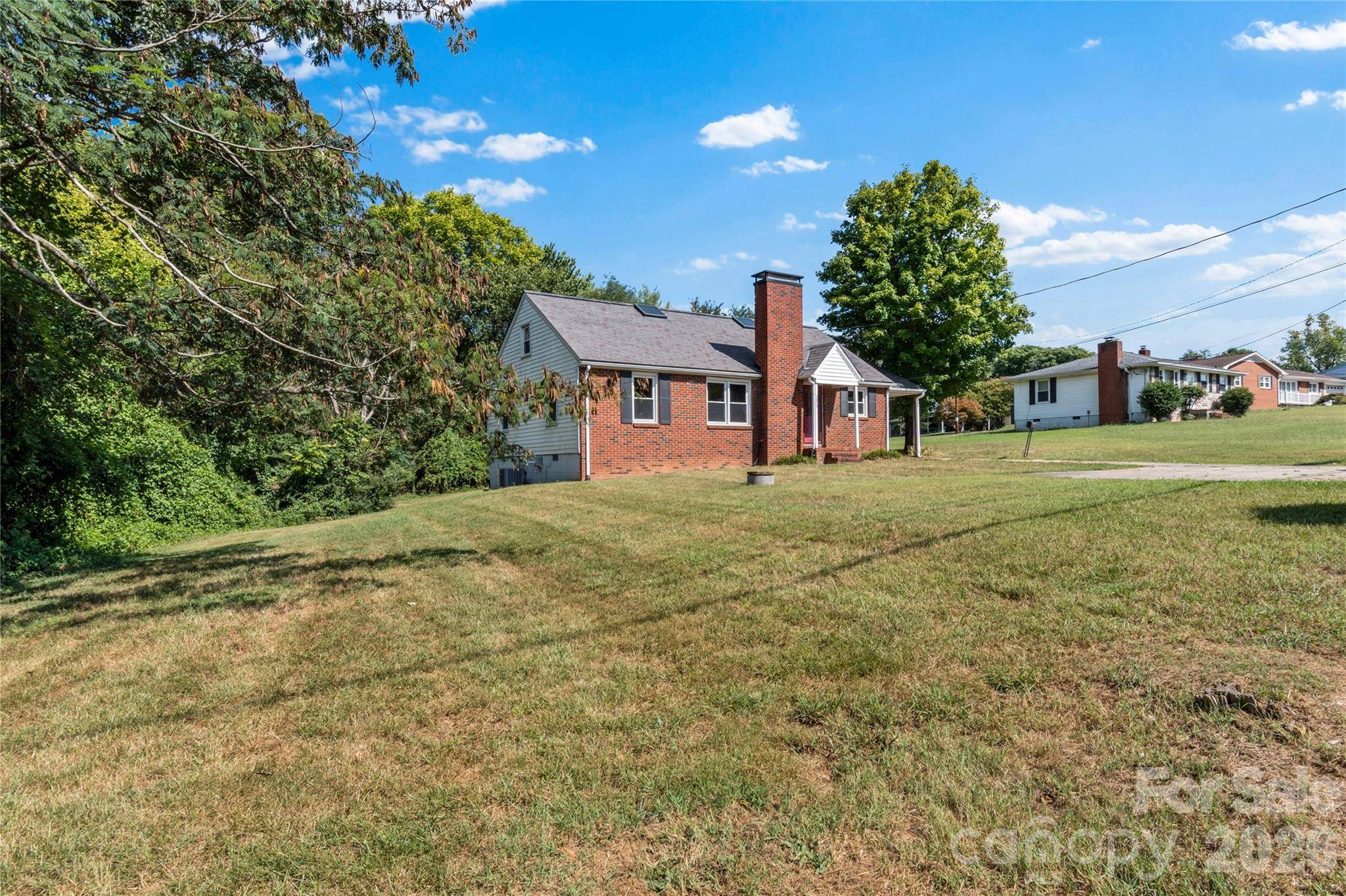 5035 Shattalon DR, Winston Salem, NC 27106