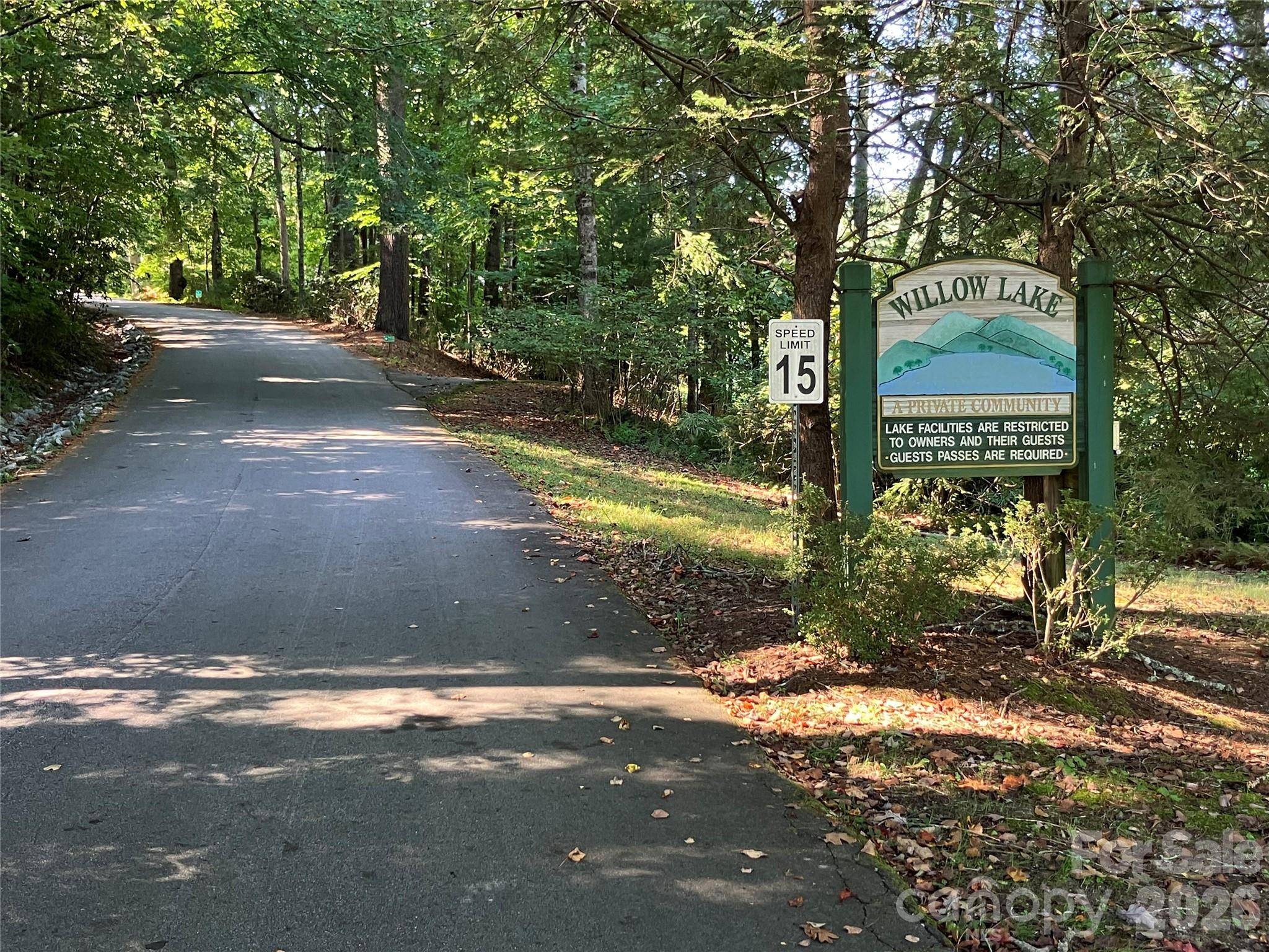 12 Willow Park LN, Hendersonville, NC 28739