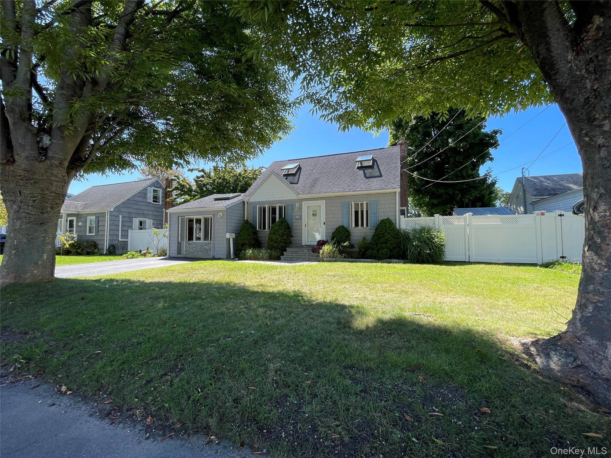 361 S Clinton AVE, Lindenhurst, NY 11757