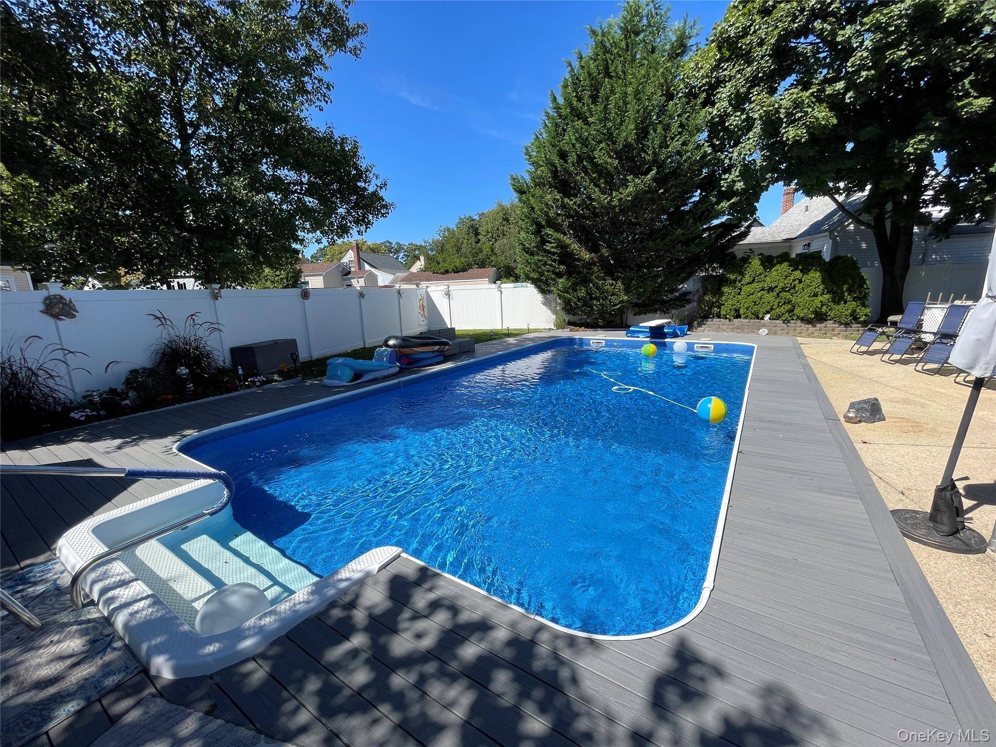 361 S Clinton AVE, Lindenhurst, NY 11757