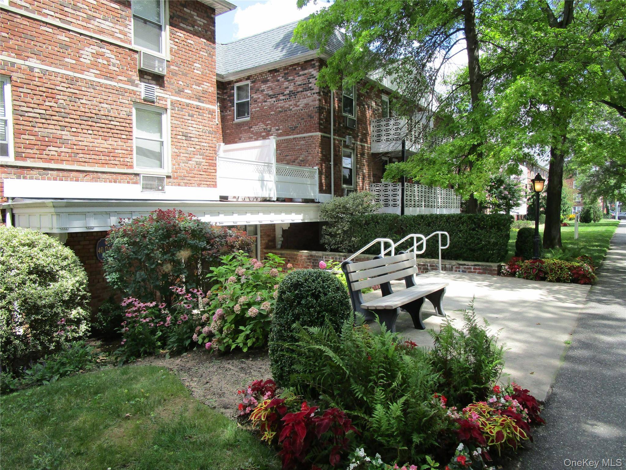 40 Daley PL #127, Lynbrook, NY 11563
