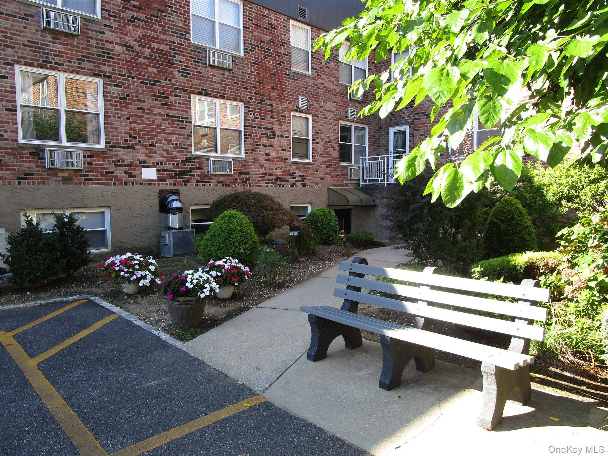 40 Daley PL #127, Lynbrook, NY 11563
