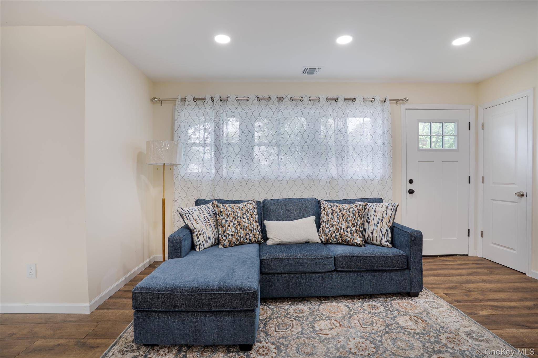 3323 Great Neck RD, Amityville, NY 11701