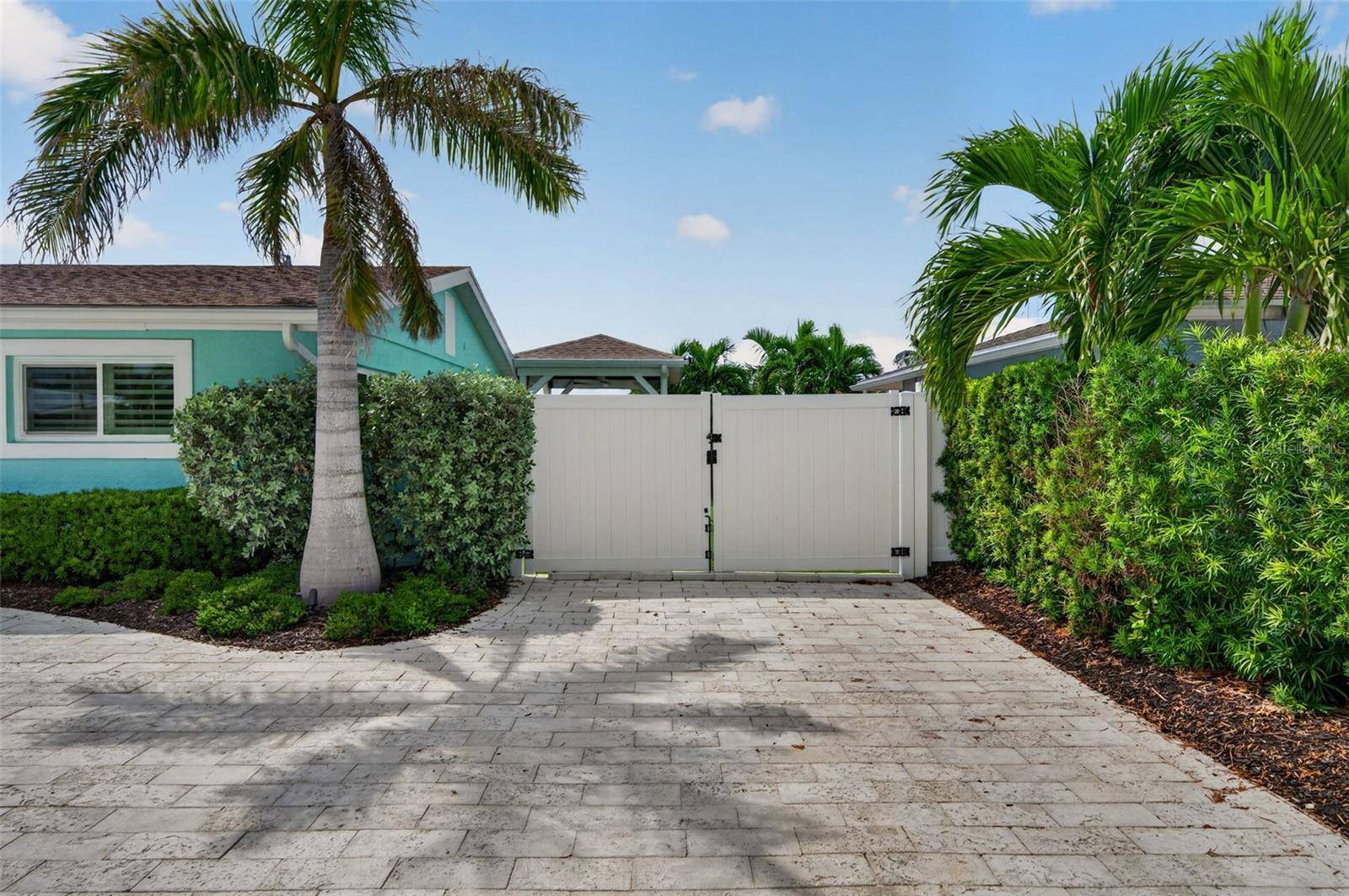 3708 ROYAL PALM DR, Bradenton, FL 34210