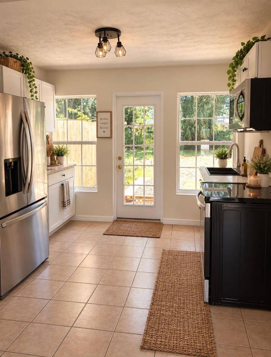 2747 EASTLAND RD, Mount Dora, FL 32757