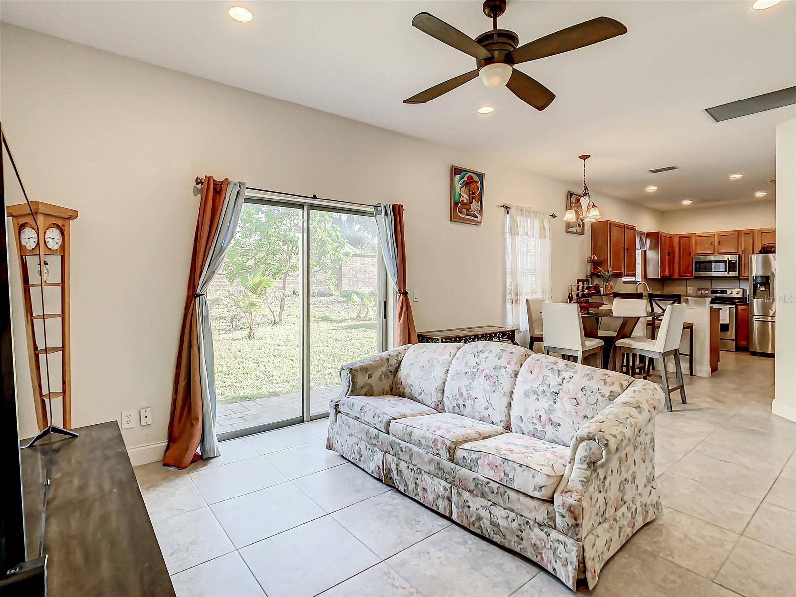 8735 ISLA BELLA DR, Orlando, FL 32818