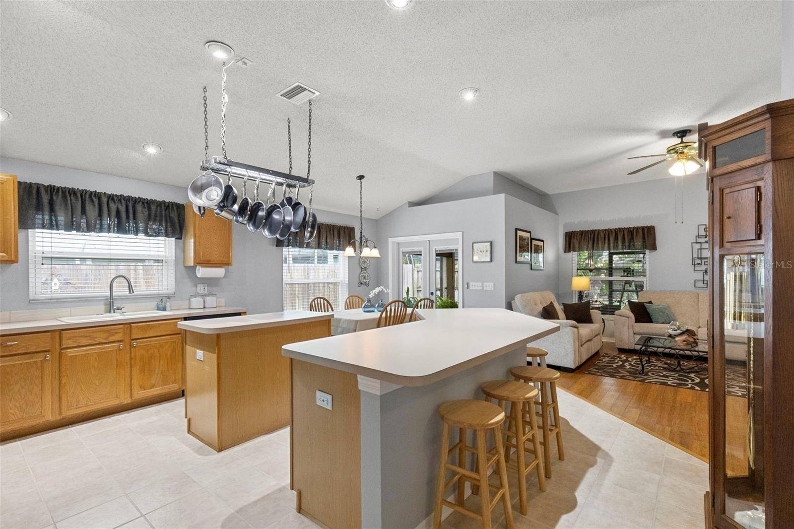 1552 SCOTCH PINE DR, Brandon, FL 33511