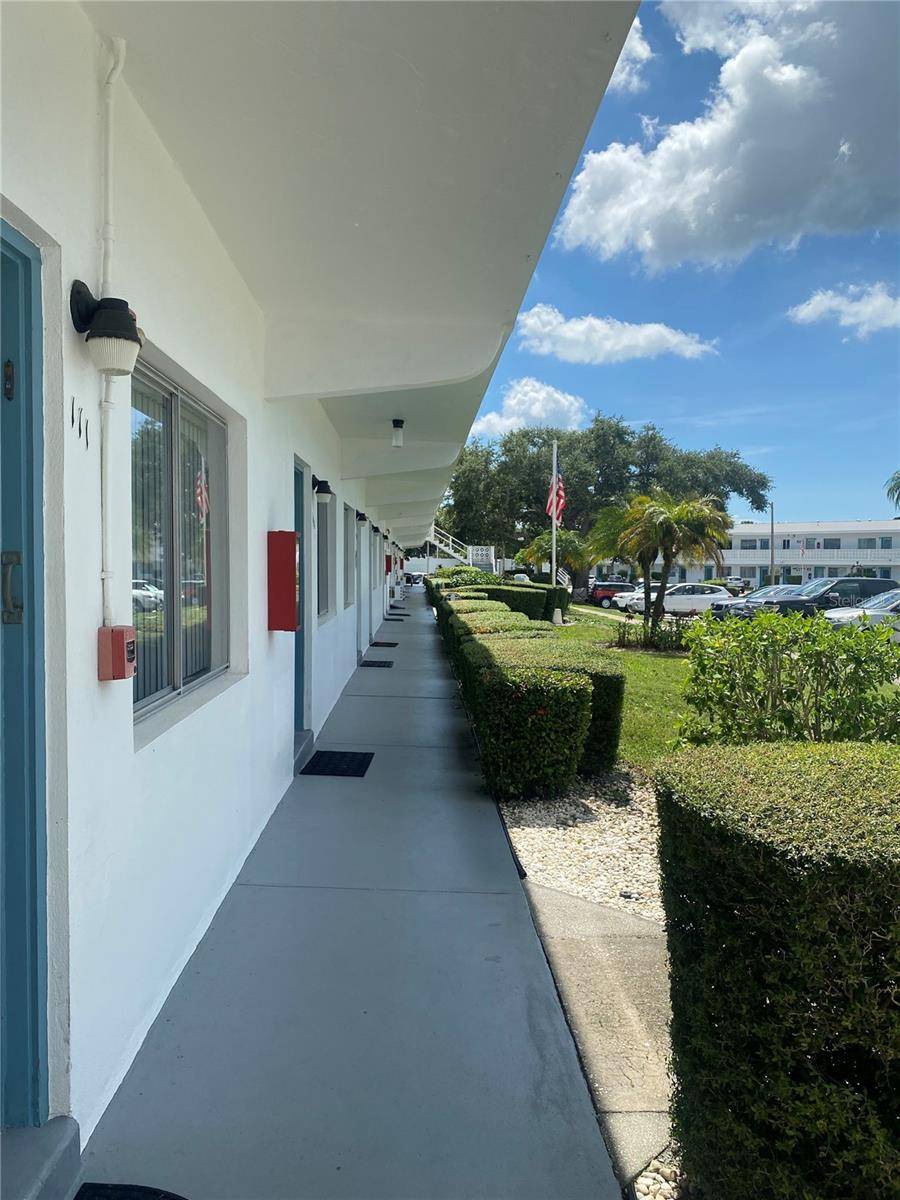 8455 112TH ST #111, Seminole, FL 33772