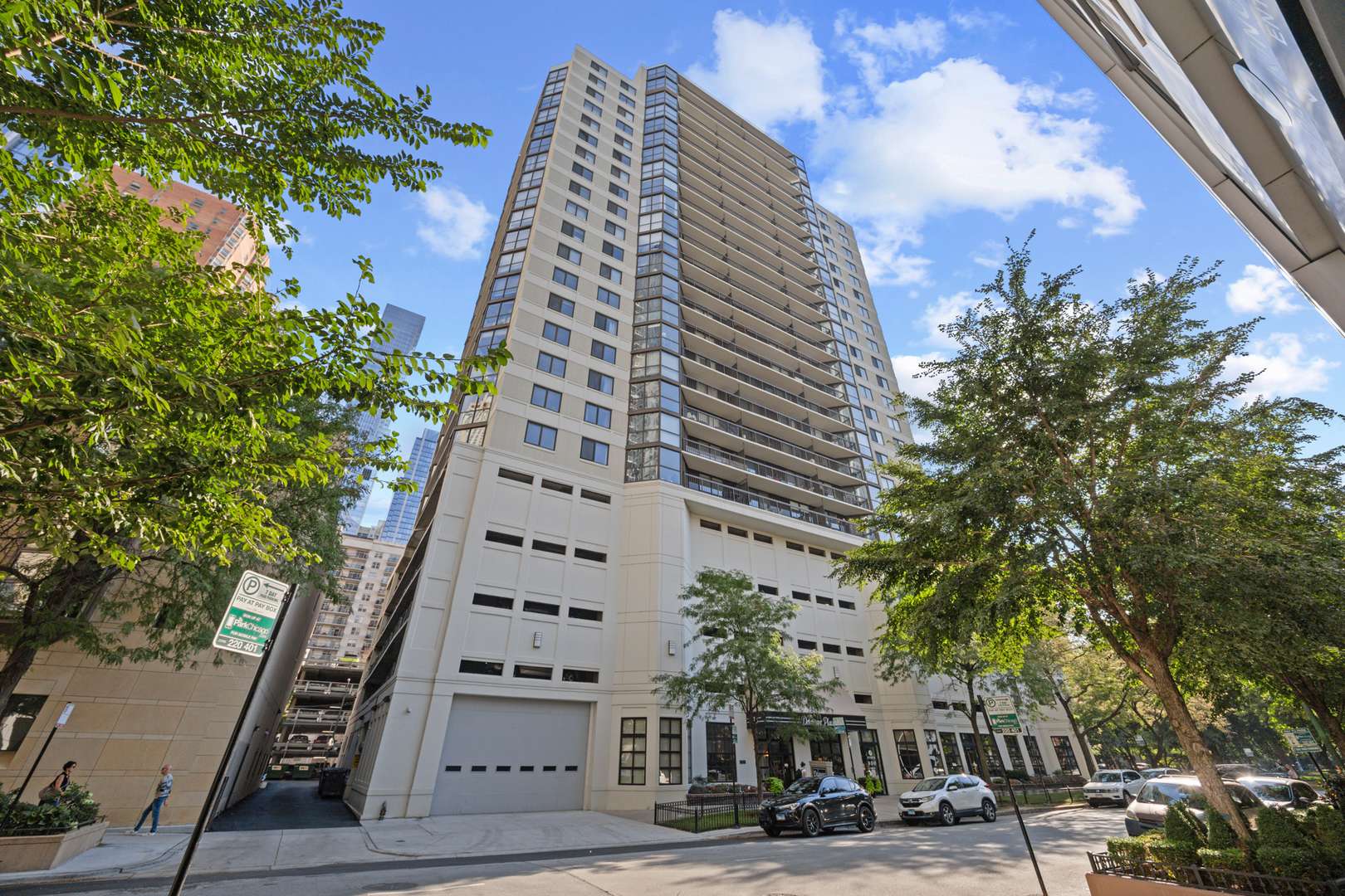 33 W Delaware PL #20G, Chicago, IL 60610